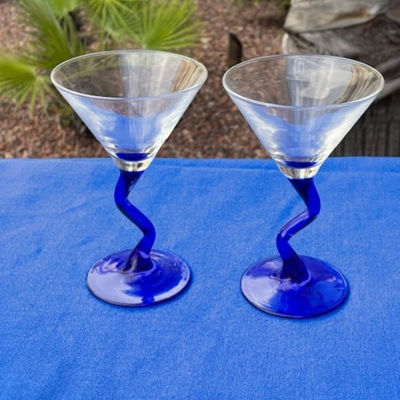Memphis style zigzag wine glasses with cobalt blue base. - Picture 1 of 5